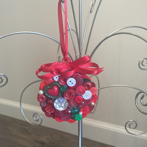 Two Button Art Handmade Christmas Ornaments - Picture 6 of 6